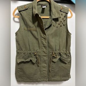 Fire Los Angeles Boutique Army Green bronze star Vest Size Small fits roomy